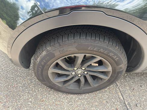 Used 2018 Land Rover Discovery Sport HSE AWD/4WD image 4