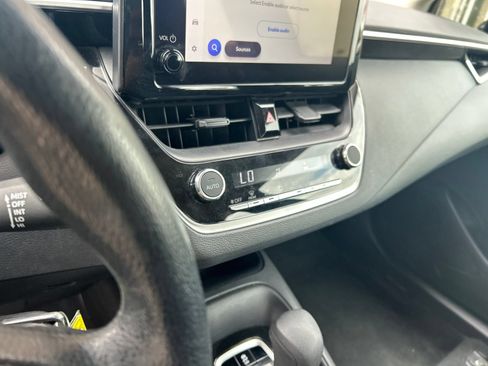 Used 2025 Toyota Corolla LE FWD image 22