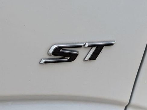 Certified 2024 Buick Enclave Essence w/ Sport Touring Edition image 8