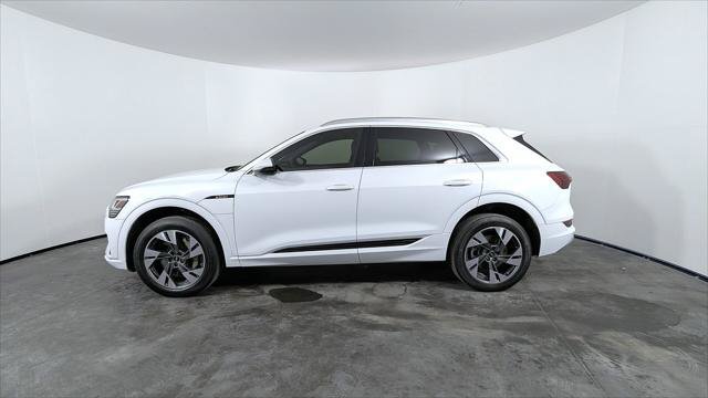 Used 2023 Audi e-tron Premium AWD/4WD image 3