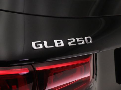 Used 2022 Mercedes-Benz GLB 250 image 22