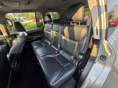 Used 2011 Lexus LX 570 4WD w/ Luxury Pkg image 27