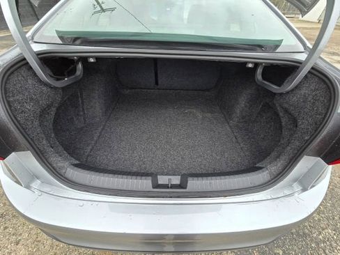 Used 2025 Volkswagen Jetta SE FWD image 32