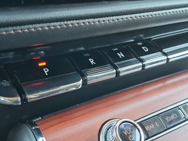 Used 2024 Lincoln Aviator Reserve AWD/4WD image 12