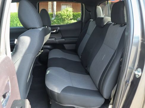 Used 2020 Toyota Tacoma TRD Sport AWD/4WD image 34