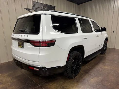 Used 2024 Jeep Wagoneer 4WD image 8