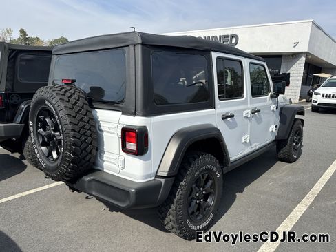 Used 2022 Jeep Wrangler Unlimited Sport image 3