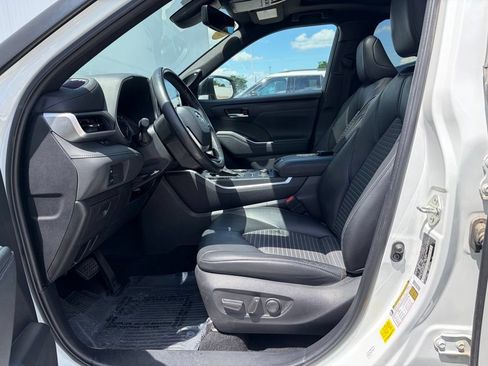 Used 2022 Toyota Highlander XSE AWD/4WD image 13