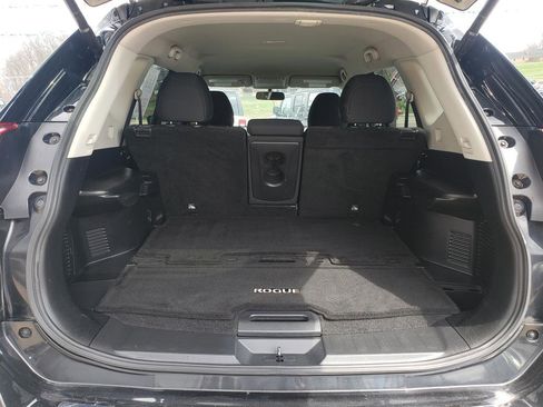 Used 2018 Nissan Rogue SV w/ Premium Package image 5