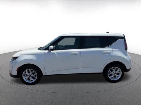 Used 2025 Kia Soul LX w/ LX Technology Package FWD image 9