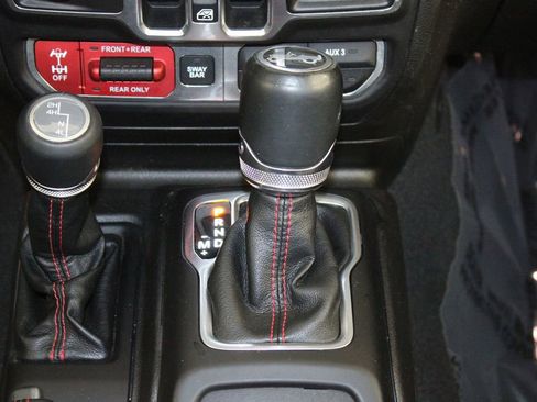 Used 2018 Jeep Wrangler Unlimited Rubicon image 40