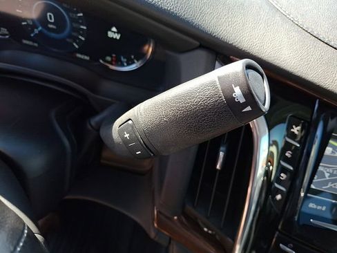Used 2016 Cadillac Escalade Premium image 15
