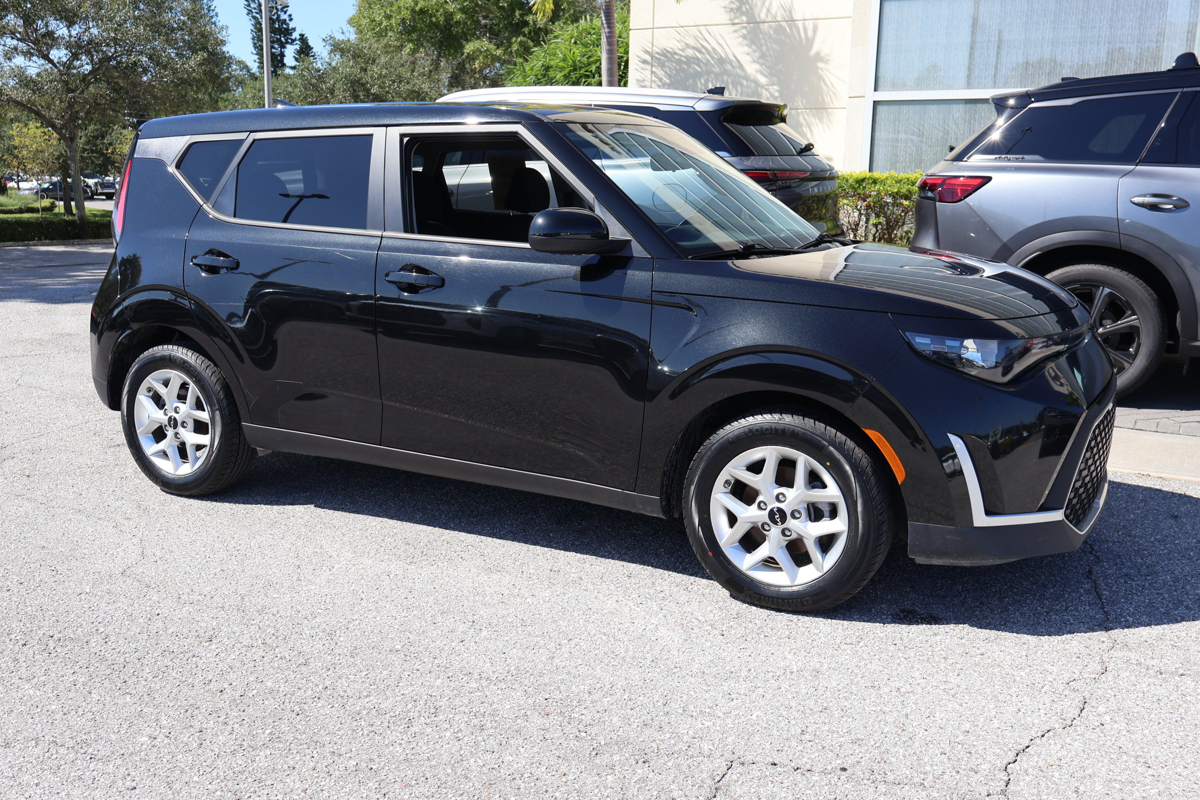 Used 2024 Kia Soul LX w/ Option Group 015 FWD image 11