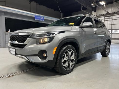 Used 2023 Kia Seltos EX AWD/4WD image 3