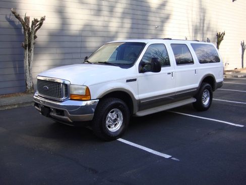 Used 2001 Ford Excursion Limited AWD/4WD image 2