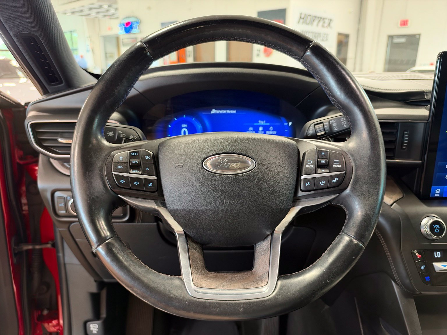 Used 2020 Ford Explorer Platinum w/ Premium Technology Package AWD/4WD image 18