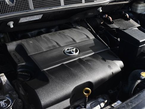 Used 2016 Toyota Sienna XLE image 32