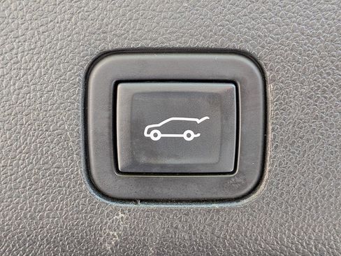 Used 2023 GMC Yukon Denali image 15