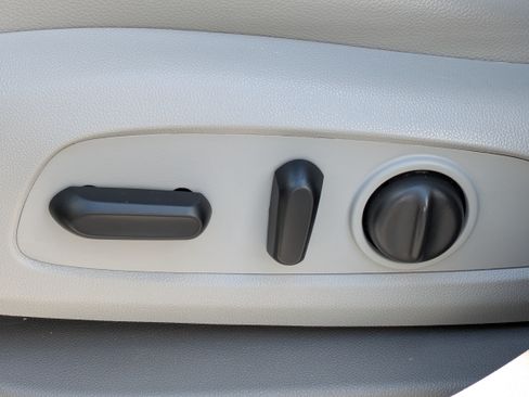 Used 2019 GMC Acadia SLT FWD image 18