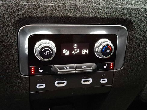 Used 2021 GMC Yukon SLT w/ SLT Luxury Plus Package image 12