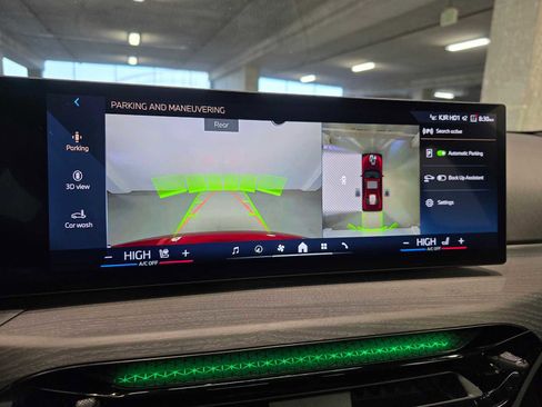 Used 2025 BMW 330i xDrive Sedan w/ M Sport Package image 16