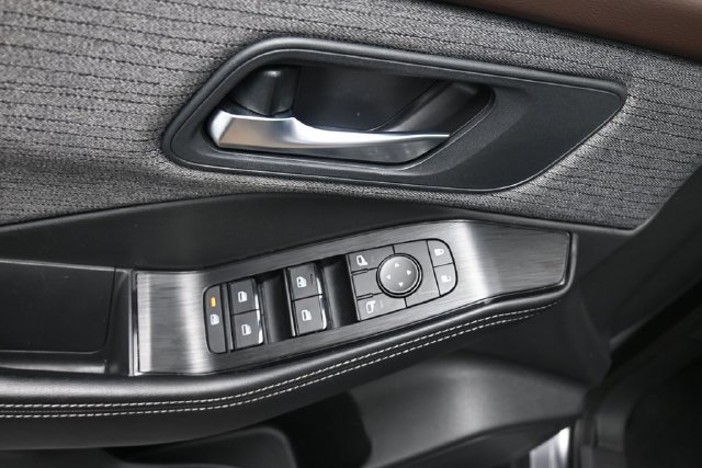 Used 2022 Nissan Rogue SV FWD image 15
