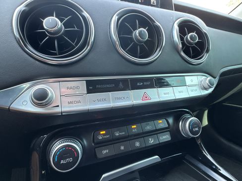 Used 2019 Kia Stinger Premium RWD image 31