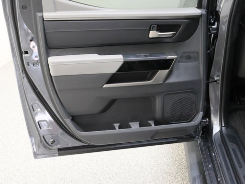 Used 2025 Toyota Tundra Limited AWD/4WD image 31
