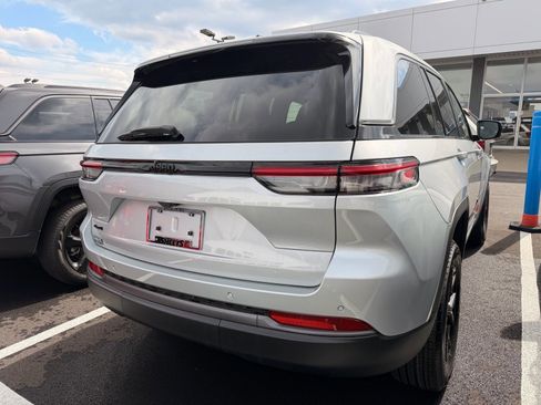 New 2026 Jeep Grand Cherokee Altitude AWD/4WD image 5
