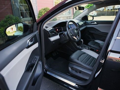 Used 2022 Volkswagen Taos SEL w/ Panoramic Sunroof Package AWD/4WD image 8