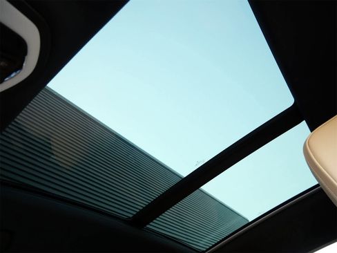 Used 2025 Porsche Macan image 18