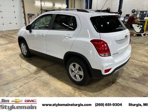 Used 2022 Chevrolet Trax LT w/ LT Convenience Package AWD/4WD image 6