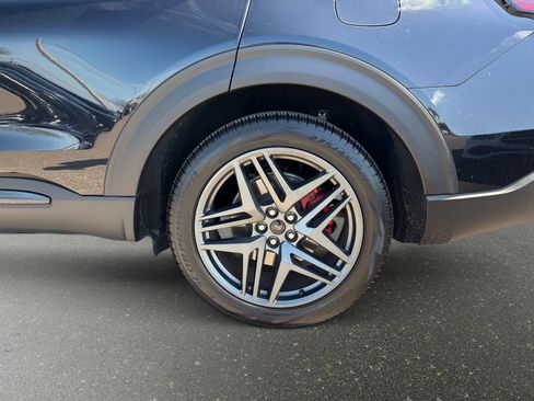 Used 2025 Ford Explorer ST-Line w/ Premium Package image 12