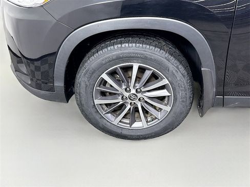 Used 2019 Toyota Highlander XLE image 26
