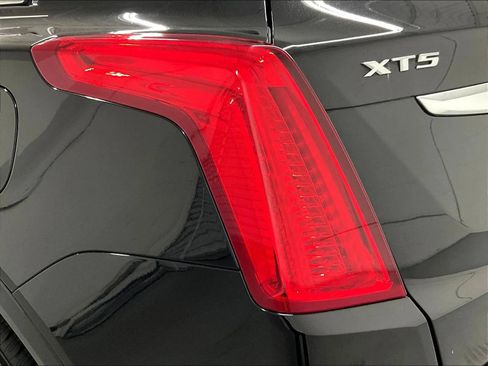 Used 2017 Cadillac XT5 Luxury w/ Driver Awareness Package FWD image 33