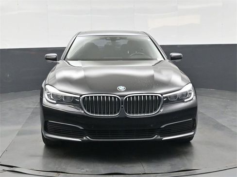 Used 2019 BMW 740i w/ Executive Package image 9