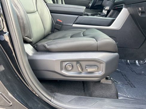Used 2025 Toyota Sequoia SR5 AWD/4WD image 40