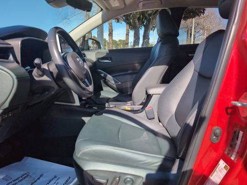 Certified 2024 Toyota Corolla Cross XLE image 16