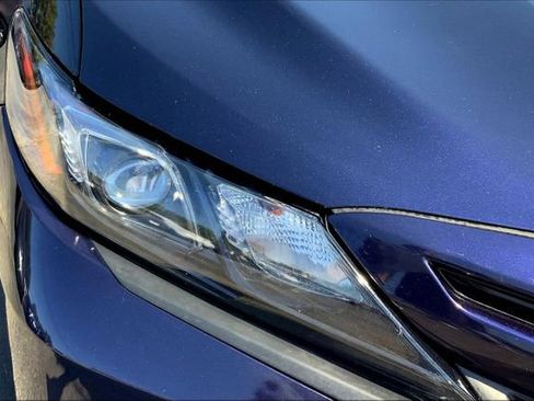 Used 2022 Toyota Camry SE image 5