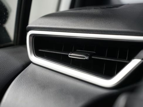 Certified 2025 Toyota Corolla SE image 27