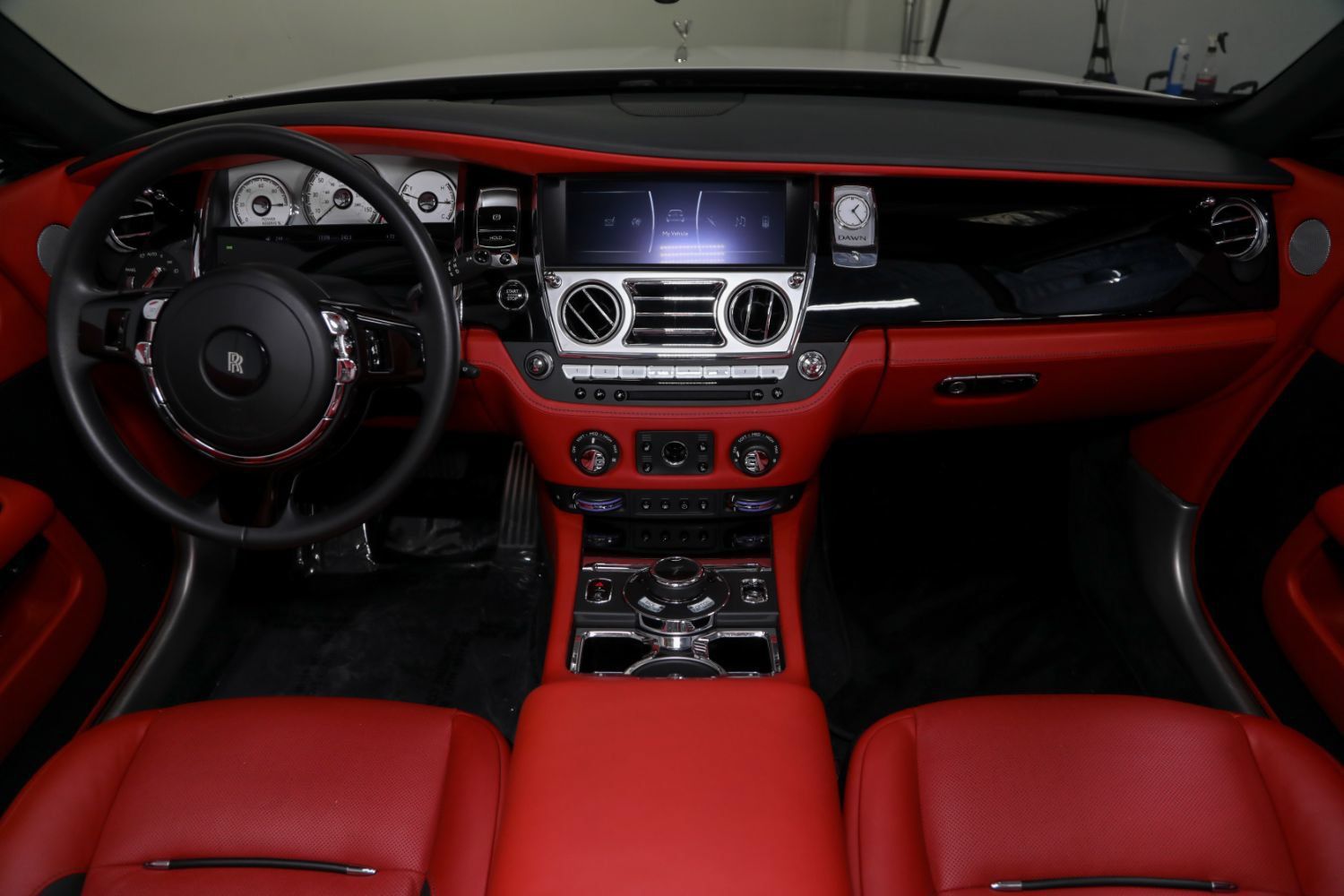Used 2018 Rolls-Royce Dawn RWD image 50