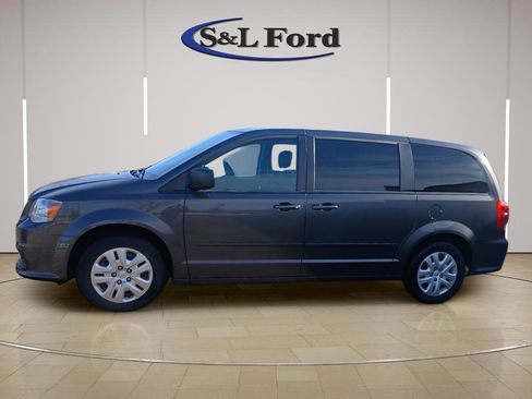 Used 2016 Dodge Grand Caravan SE w/ Quick Order Package 29E SE image 2