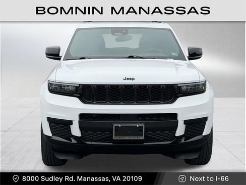 Used 2024 Jeep Grand Cherokee L Altitude image 2