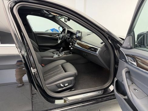 Used 2023 BMW 530e w/ Premium Package RWD image 9
