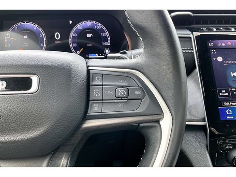 Certified 2022 Jeep Grand Cherokee Limited AWD/4WD image 12