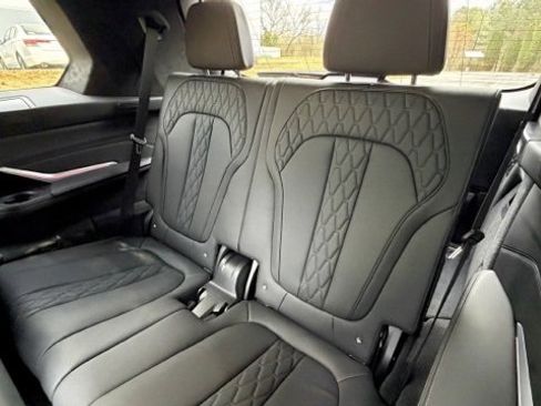 Used 2025 BMW X7 M60i w/ Executive Package image 29