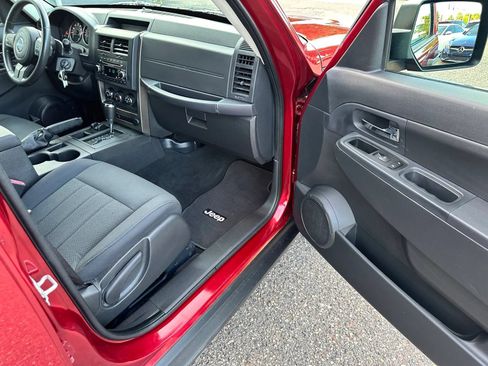 Used 2012 Jeep Liberty Sport w/ Popular Equipment Group AWD/4WD image 19