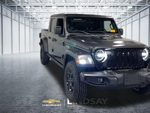 Used 2023 Jeep Gladiator Sport AWD/4WD image 4