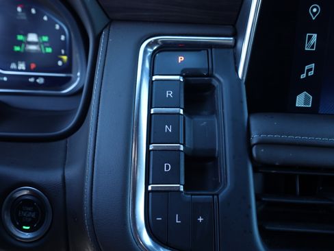 Used 2024 Chevrolet Suburban LT image 9