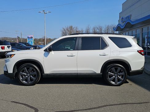 Used 2025 Honda Pilot Sport image 7